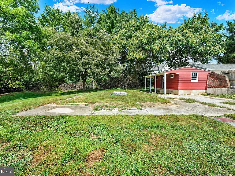 211 Gale Ln — Photo 37