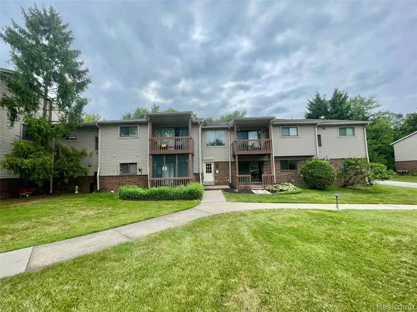 10228 Nancys Blvd APT 37, Grosse Ile, MI 48138