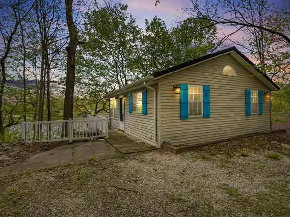 26249 215th Ave, Delhi, IA 52223