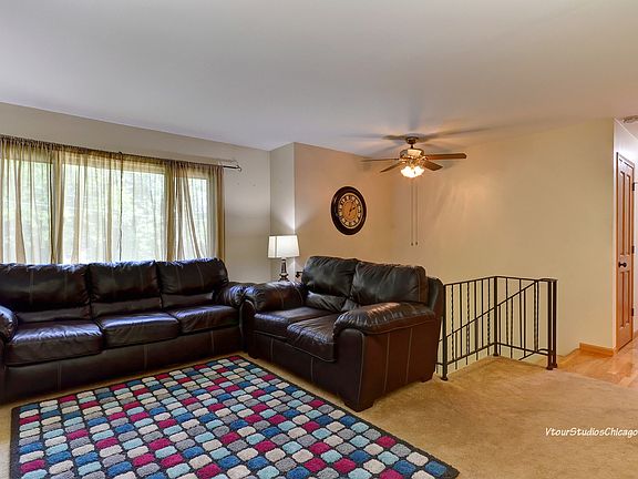 3rd image of 29W261 Hawthorne Ln