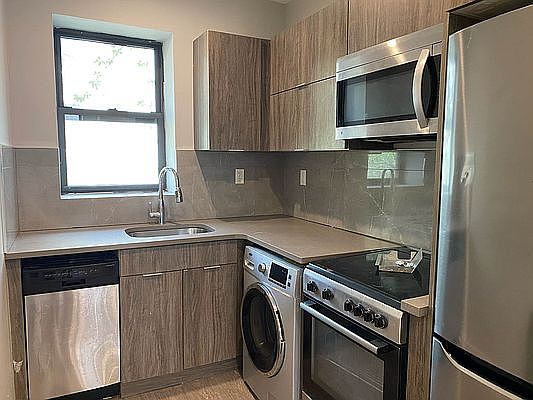 1st image of 411 E 118th St APT 10
