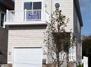 9711 Winchester Ave, Margate, NJ 08402