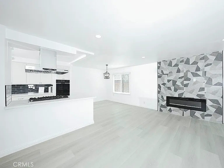 2149 Victoria Dr — Photo 8