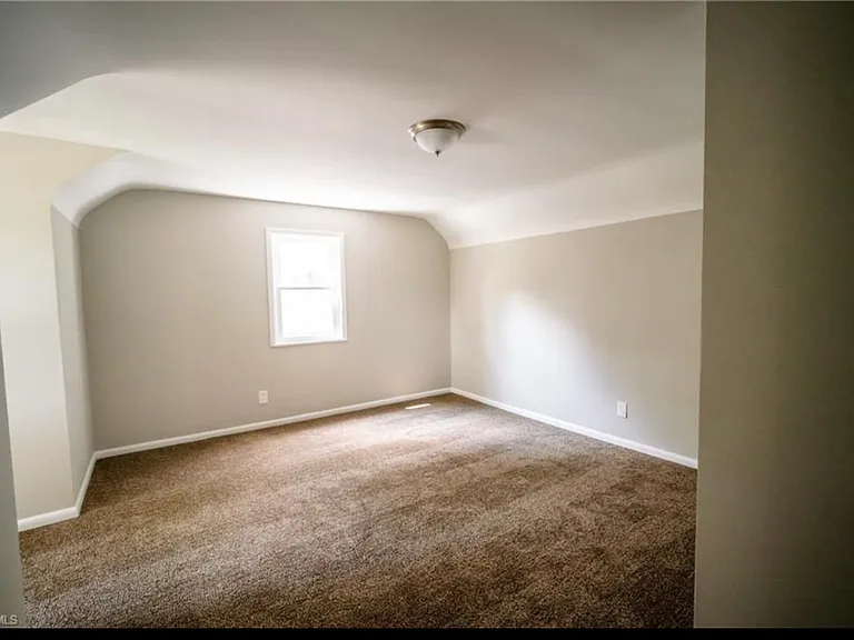 836 Nela View Rd — Photo 3