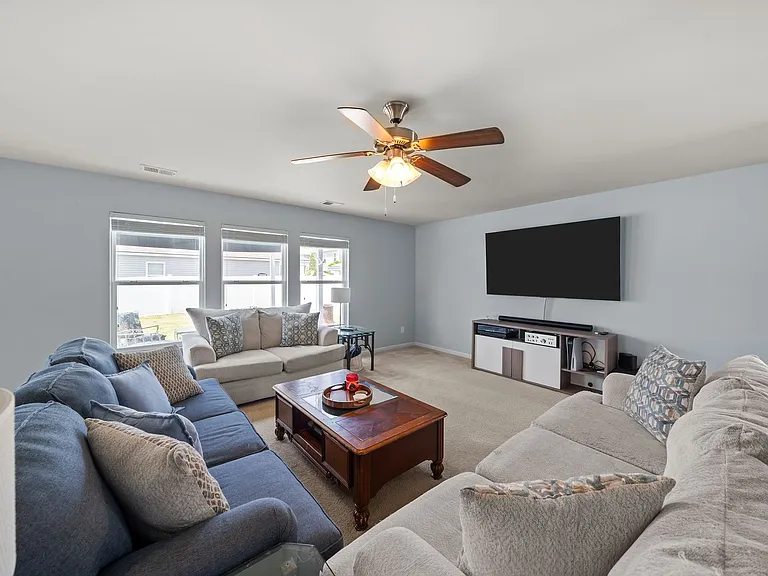 415 Valdez Ct — Photo 22