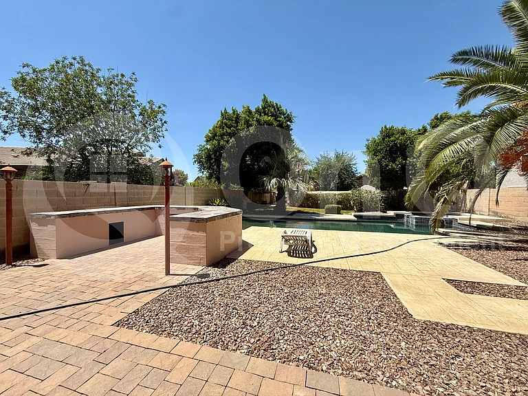 2450 E Darrel Rd — Photo 28