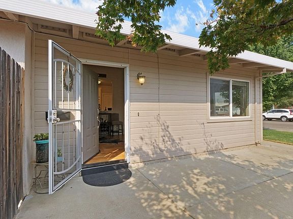 4th image of 513 N Sunset Dr