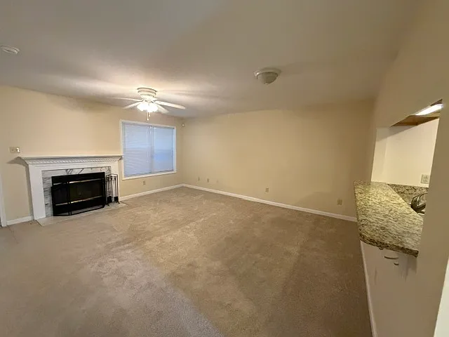 2 bed, 2.5 bath, 1220 sqft, $1,550 — Photo 2