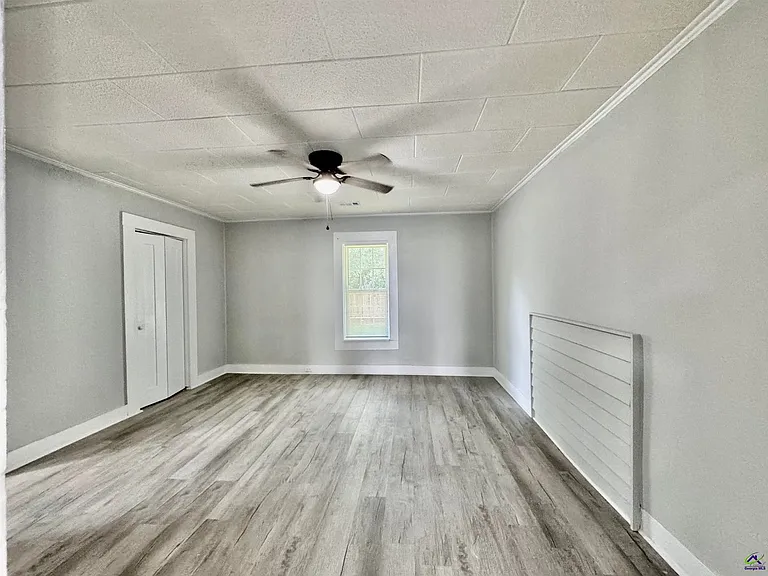 800 Ball St — Photo 13