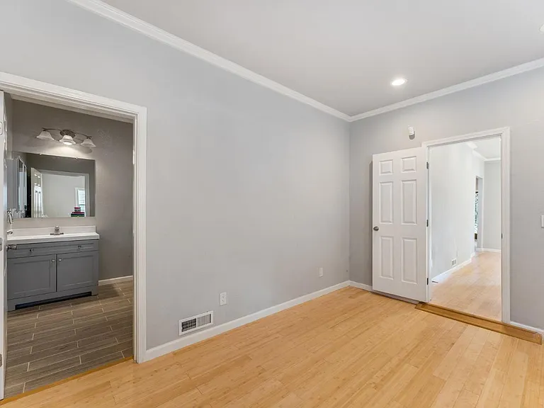 1015 Martin Luther King Jr Way — Photo 2