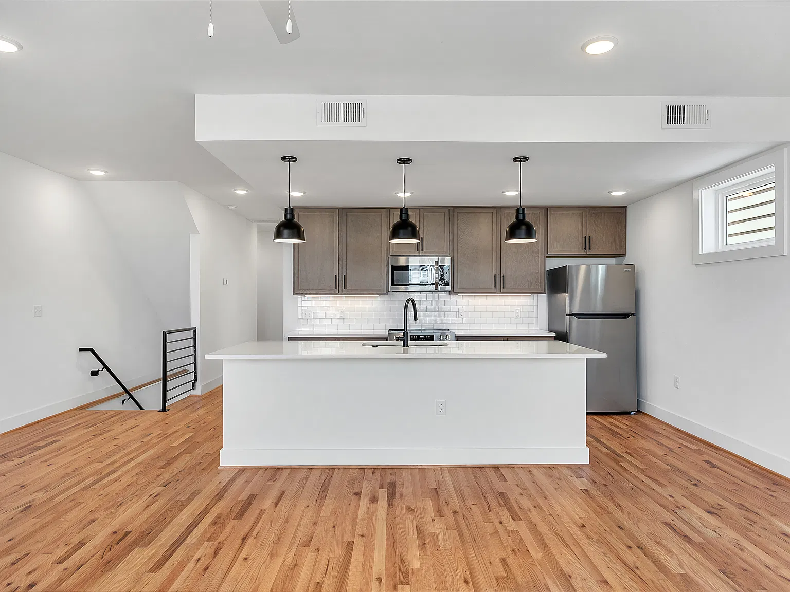 3 bed, 1840 sqft, $2,700 — Photo 1