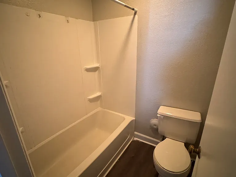 Avery Close Condominiums — Photo 30