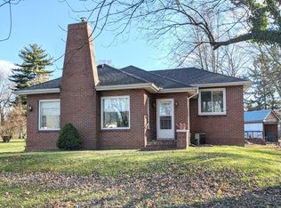 444 Montezuma Rd, Benton Harbor, MI 49022