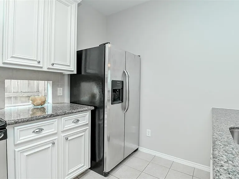 1819 Genesee St — Photo 16