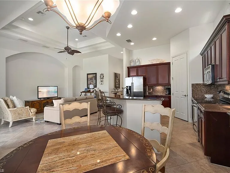 6476 Caldecott Dr — Photo 10