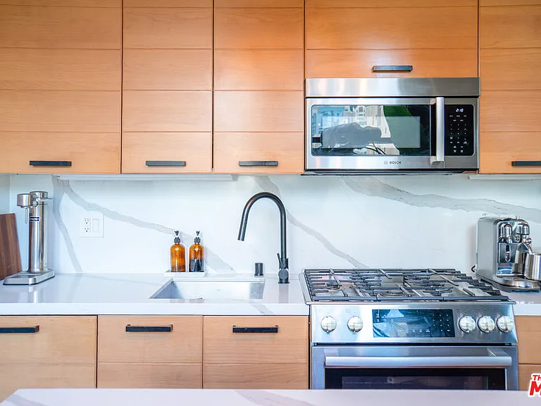 460 S Spring St #903 — Photo 18