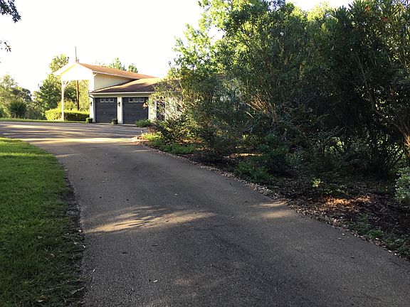 Detached garage/RV Parking
