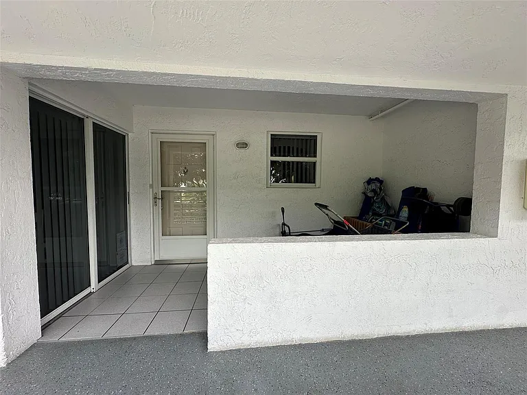17801 N Bay Rd #212 — Photo 46
