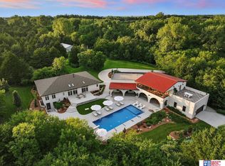 566 S 10th Rd, Palmyra, NE 68418