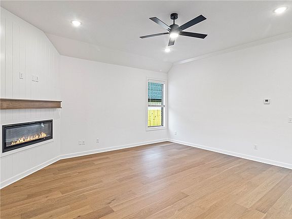5th image of 1510 Lookout Ln
