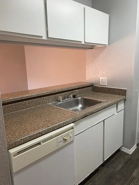 Edinburg Place Apartments - 0908 — Photo 2