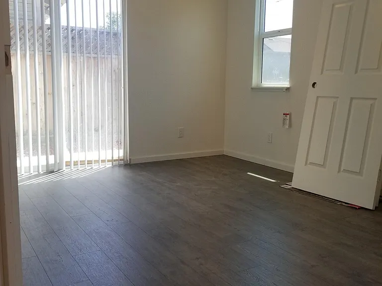 406 S Laurel St — Photo 26