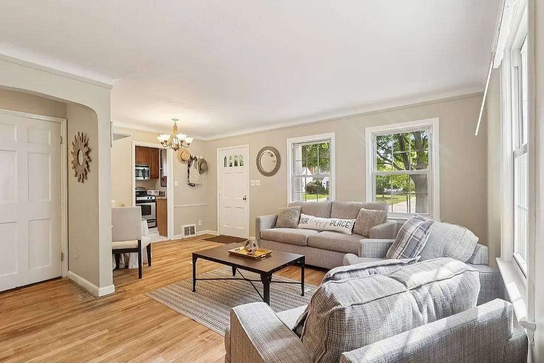 3 bed, 1957 sqft, $2,600 — Photo 4