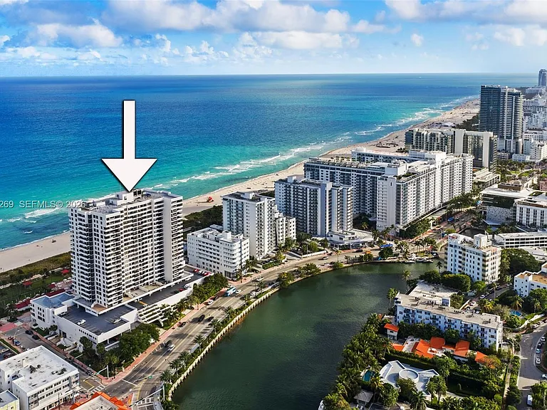 2555 Collins Ave #1002 — Photo 31