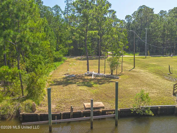 10061 Bayou View Dr W #37, Bay Saint Louis, MS 39520