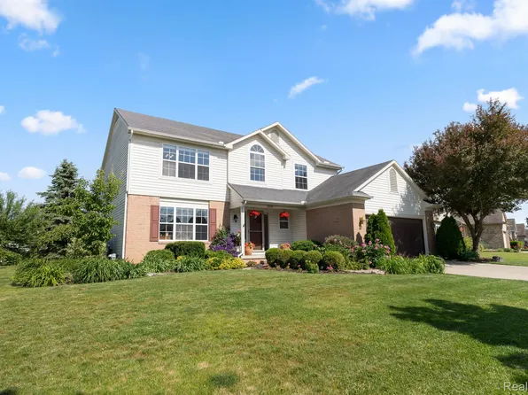 1826 Oak Squire Ln, Howell, MI 48855