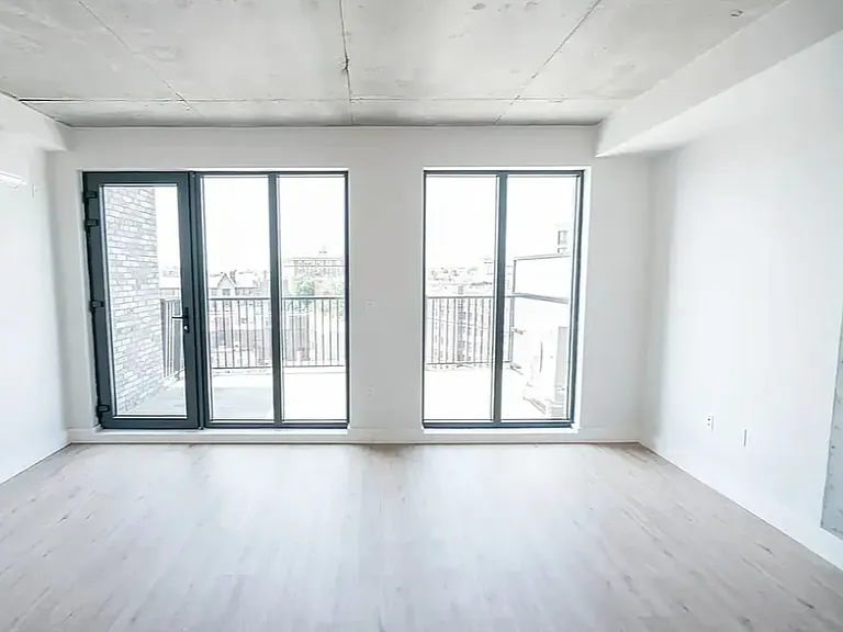 815 Flatbush Ave #Penthouse 17 — Photo 4