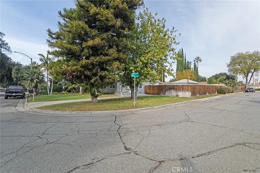 3 bed, 952 sqft, $3,550 — Photo 3