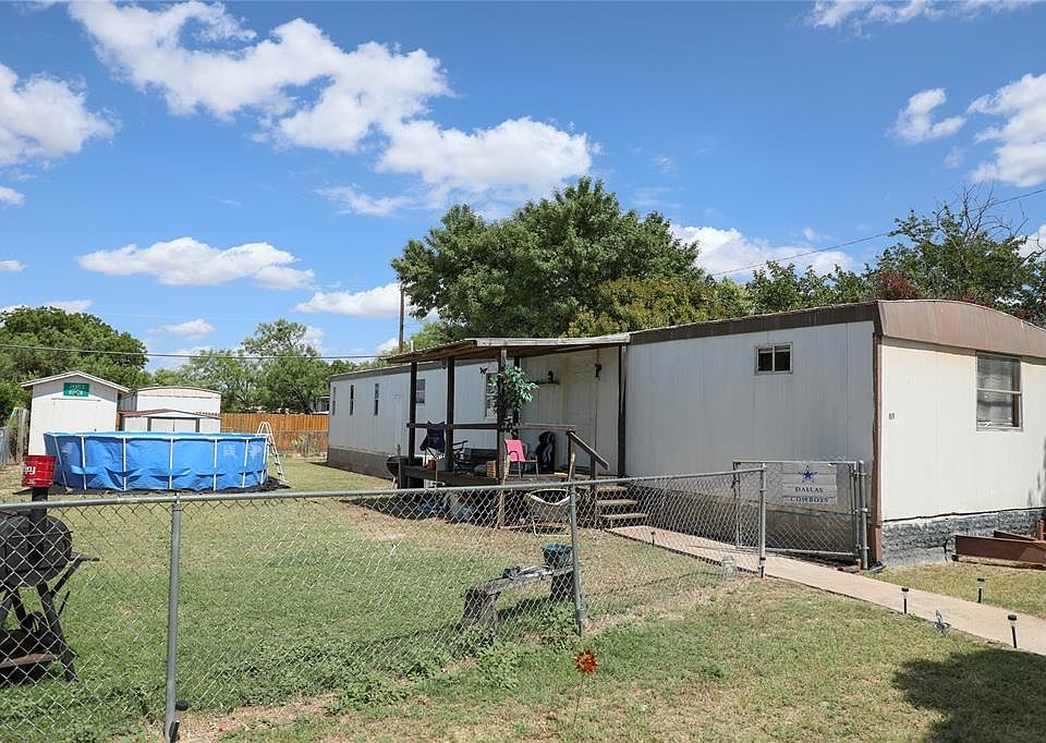 1st image of 501 Western Hills Dr