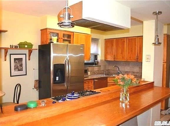 3rd image of 30 Grace Ave APT 1E
