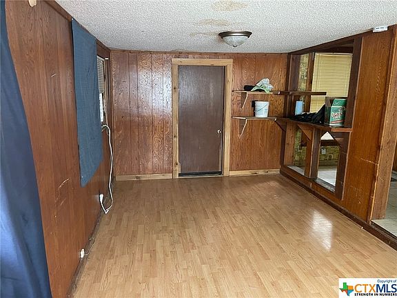 4th image of 1523 Owens St