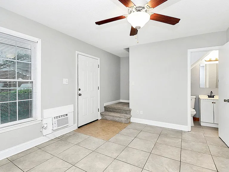 Thompson Place Apartments — Photo 4