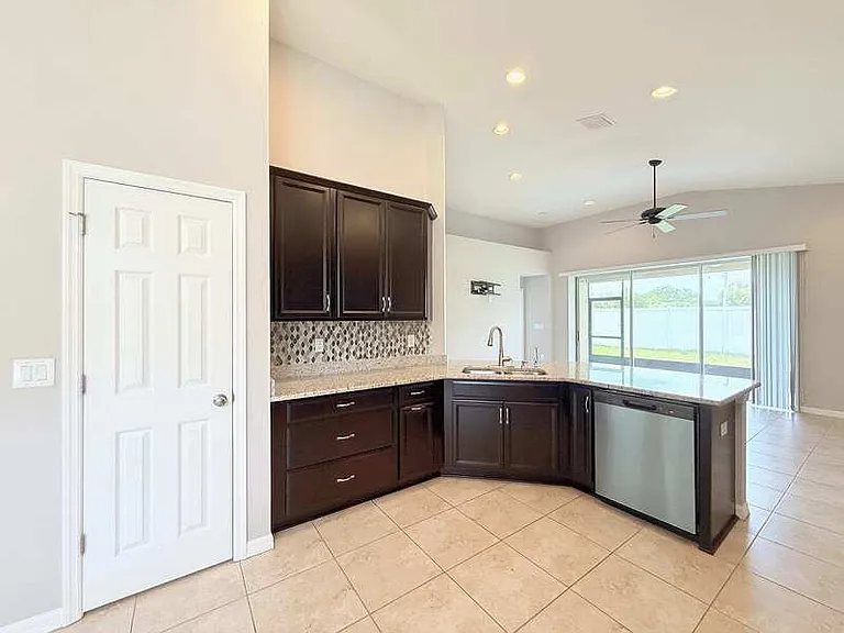 8222 Willow Beach Dr — Photo 7