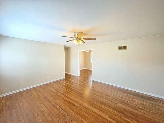 4th image of 604 Summit Rd