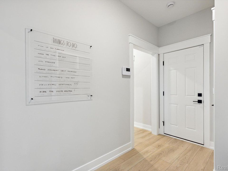 2500 Crystal Lake Dr, photo 19