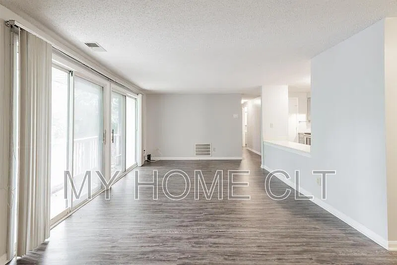 2 bed, 2.0 bath, 942 sqft, $1,200 — Photo 4