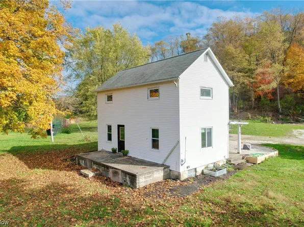 8317 Edie Hill Rd SE, Uhrichsville, OH 44683