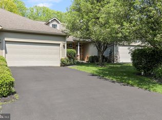 945 Quail Run Dr, Waynesboro, PA 17268