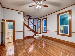 616 W 7th St, Taylor, TX 76574
