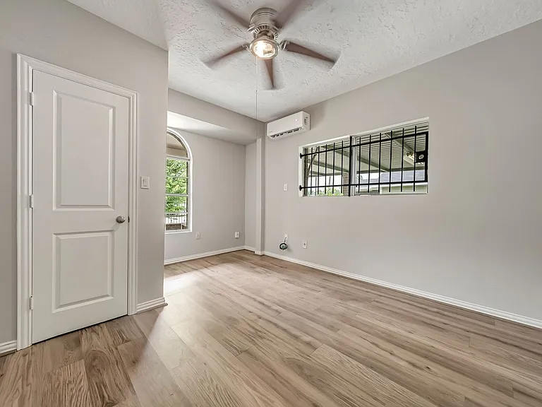 5204 Nichols St — Photo 7