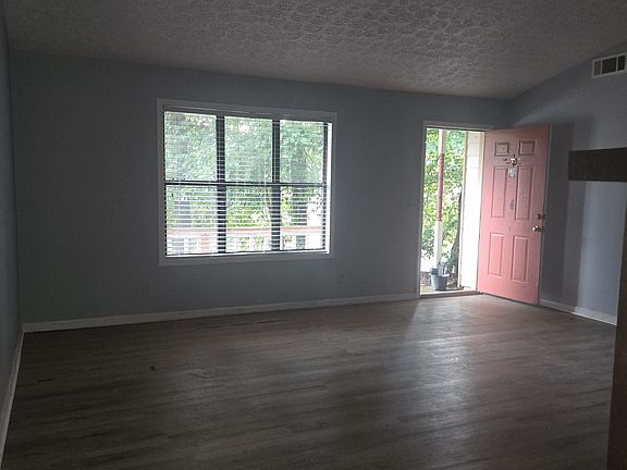 2nd image of 139 River Oaks Dr