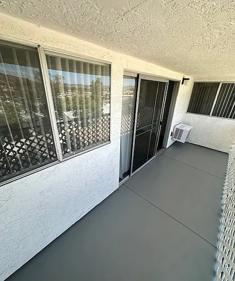 2b2b- Patio