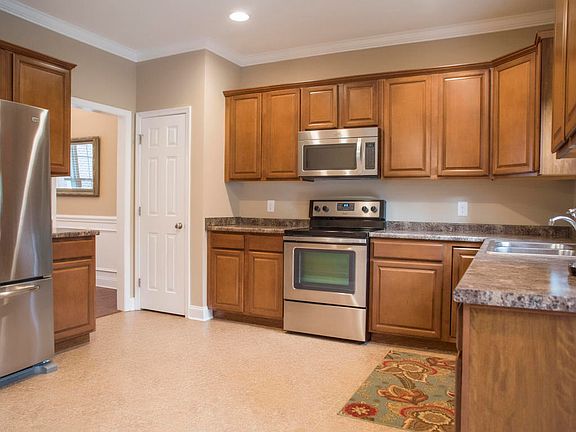 5th image of 908 Vicar Ln