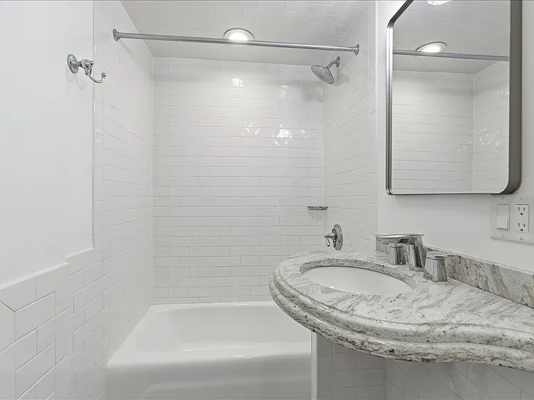 600 Shirley St #1 — Photo 8