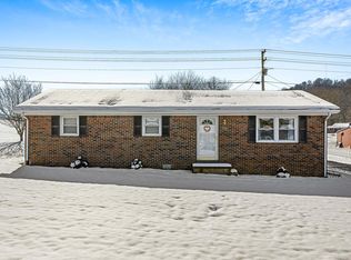 802 Riverside Cir, Celina, TN 38551