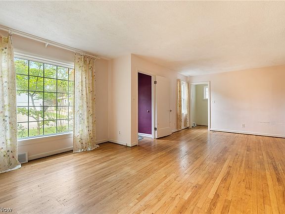 4th image of 11 Ross Dr